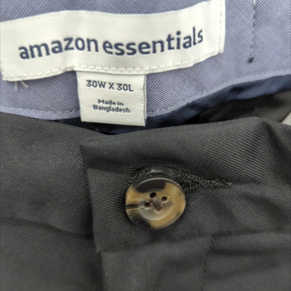 Amazon Essentials Men's Slim-Fit Stretch Golf Pant - Picture 3 of 4